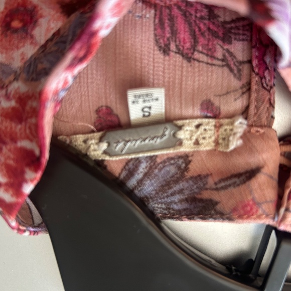 Gimmicks BKE blouse - Picture 3 of 3